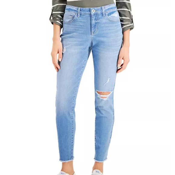 Distressed Jeans - Picture 15 of 16